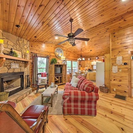 Peaceful Blue Ridge Cabin With Decks And Fire Pit Luaran gambar