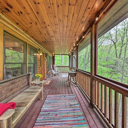 Peaceful Blue Ridge Cabin With Decks And Fire Pit Luaran gambar