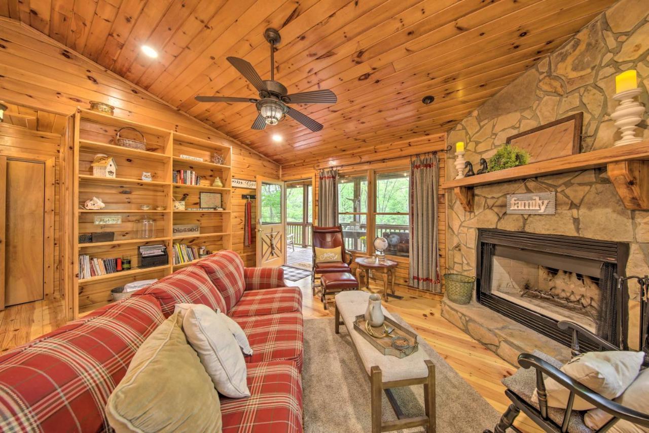 Peaceful Blue Ridge Cabin With Decks And Fire Pit Luaran gambar