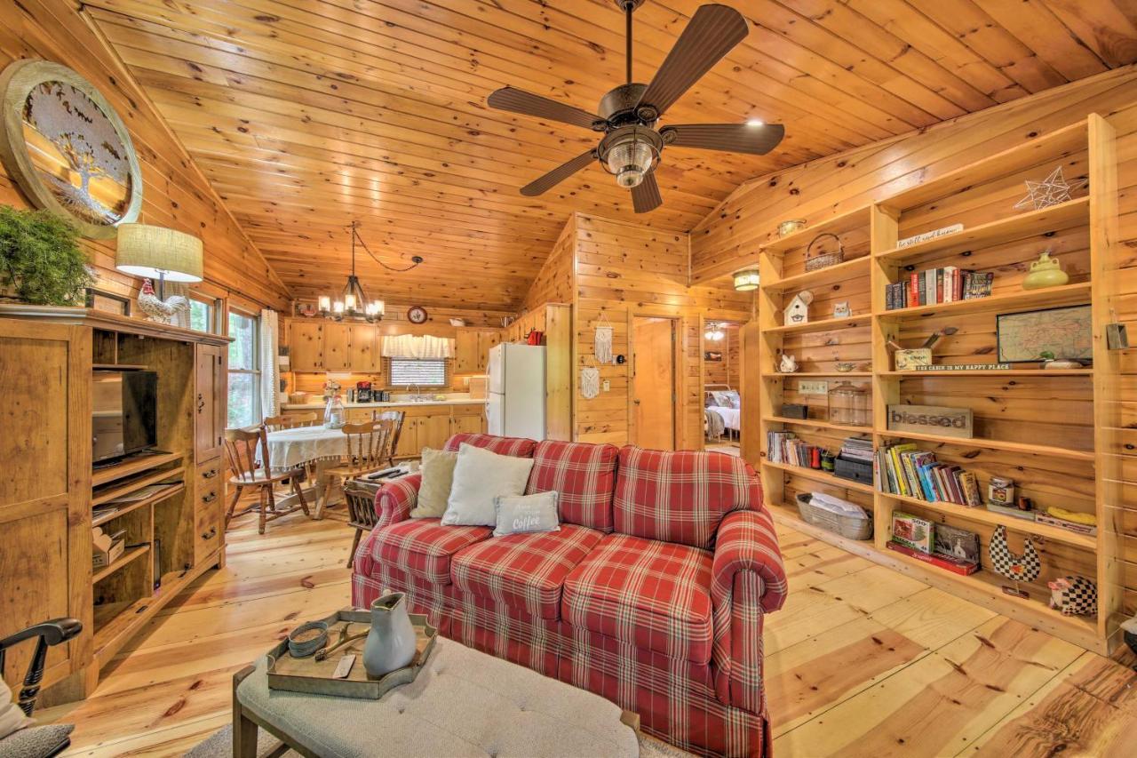 Peaceful Blue Ridge Cabin With Decks And Fire Pit Luaran gambar