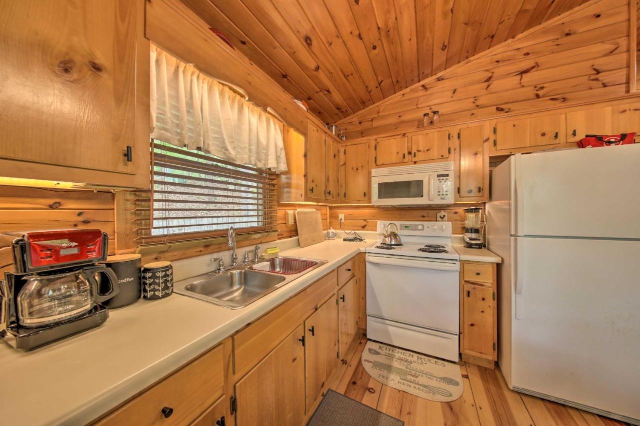 Peaceful Blue Ridge Cabin With Decks And Fire Pit Luaran gambar