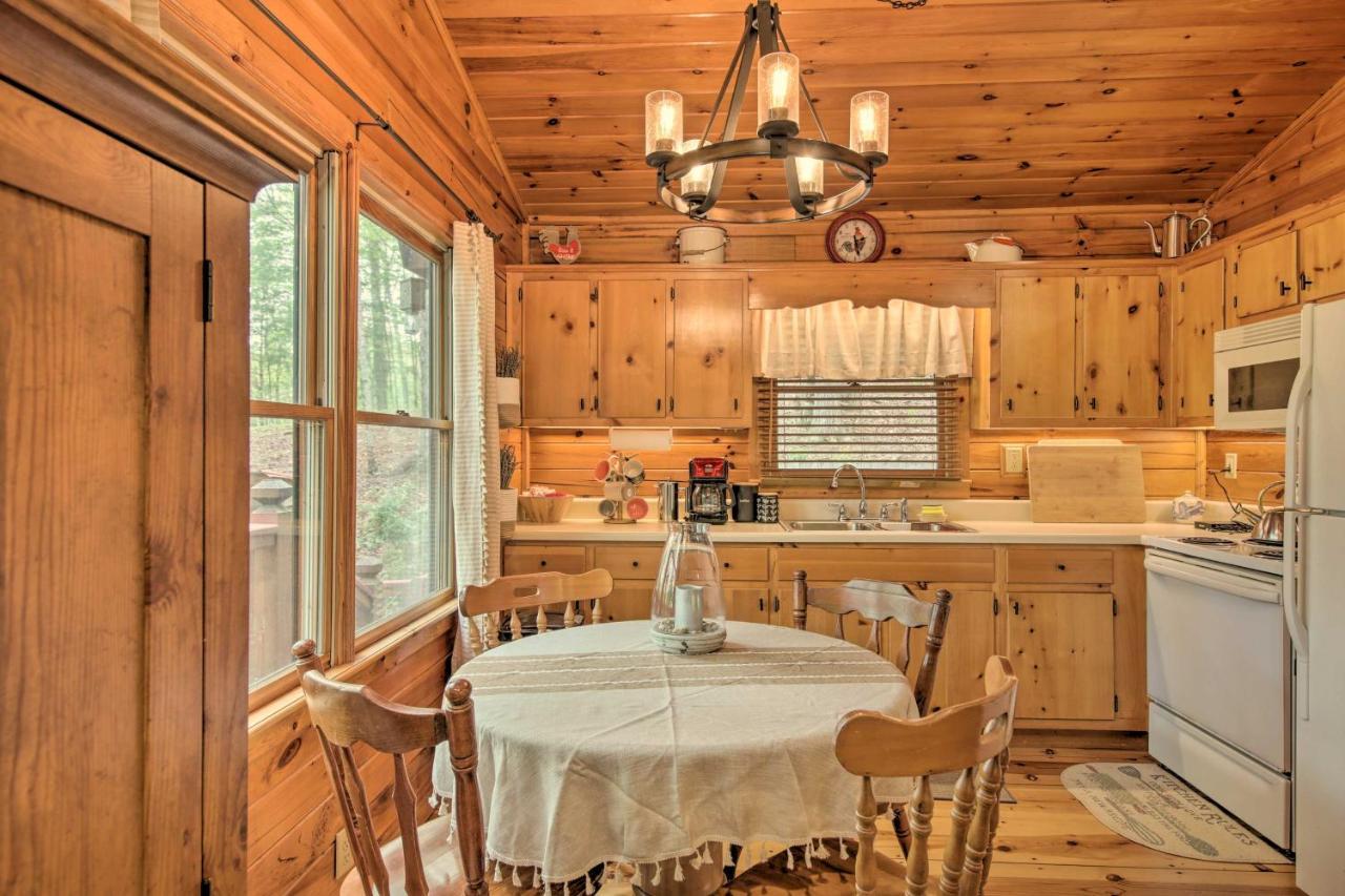 Peaceful Blue Ridge Cabin With Decks And Fire Pit Luaran gambar