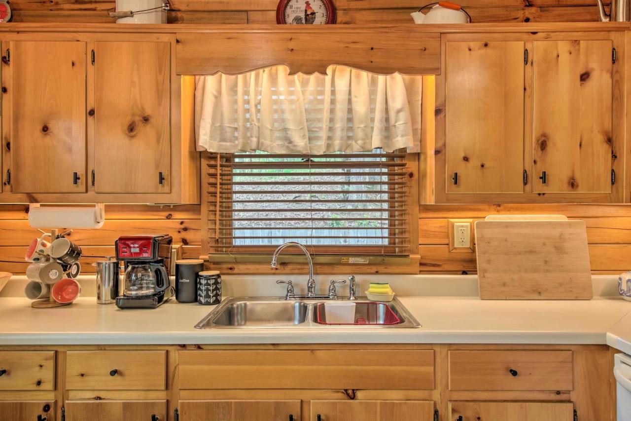 Peaceful Blue Ridge Cabin With Decks And Fire Pit Luaran gambar