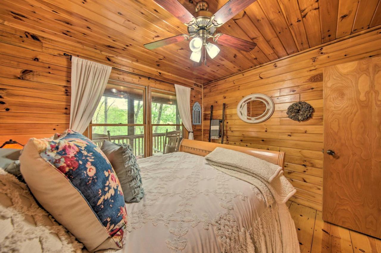 Peaceful Blue Ridge Cabin With Decks And Fire Pit Luaran gambar